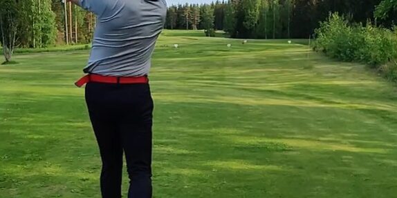 Golf-svingi fysioterapeutin silmin Golf-svingi fysioterapeutin silmin – analyysi voimantuotosta, liikkuvuudesta ja kehonhallinnasta.