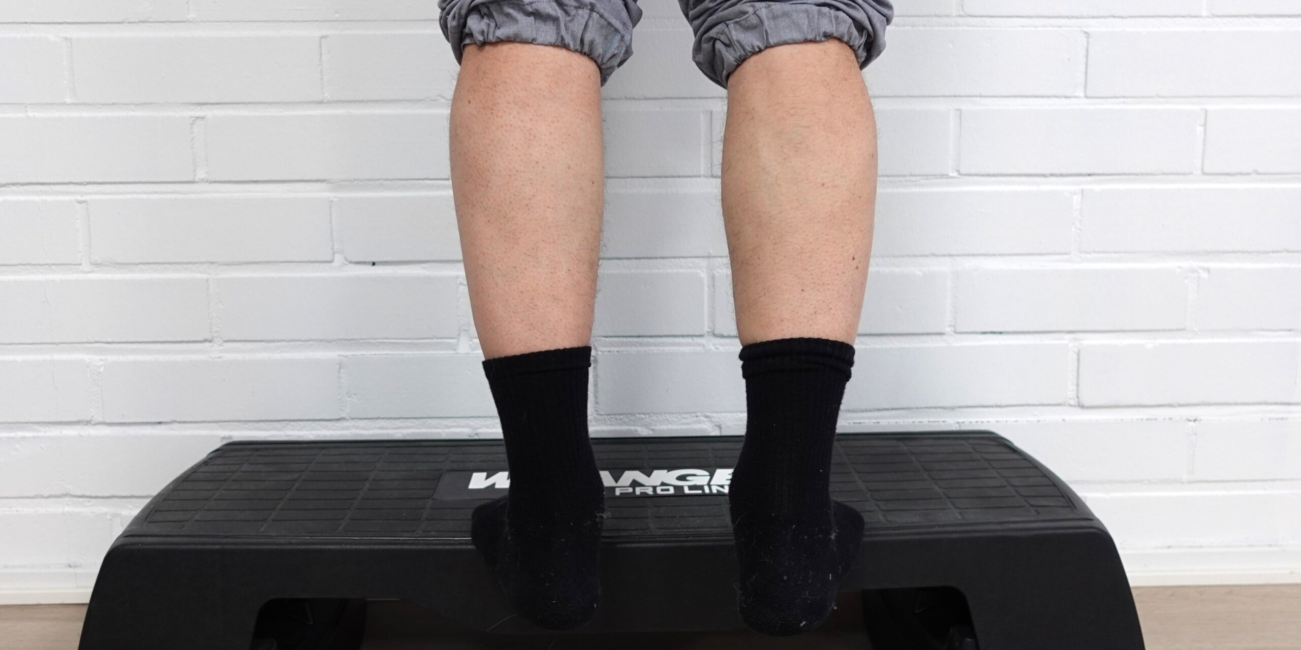 Pohjenousu steppilaudalla, jalkojen väsyminen ja pohjelihasten kuormitus kävellessä