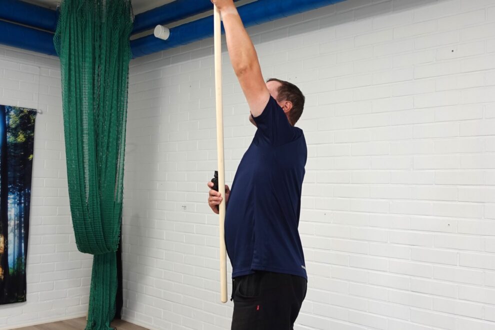 Käden kohotus paljastaa lapaluun kompensatorisen liikkeen rintarangan jäykkyyden seurauksena